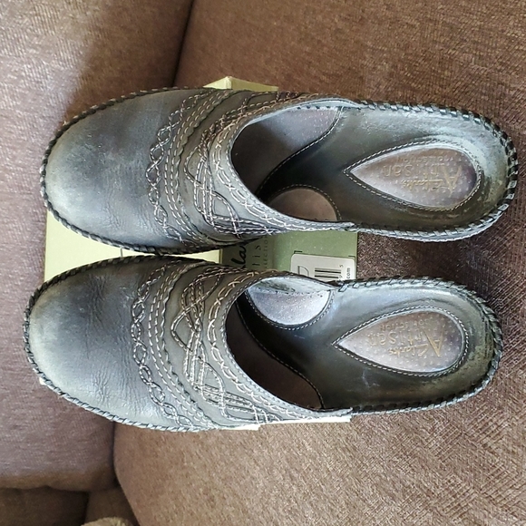 Clarks Artisan Collection Helen Clogs - Picture 6 of 8